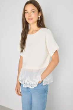 Camiseta manga corta con puntilla