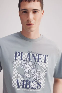Camiseta planet vives