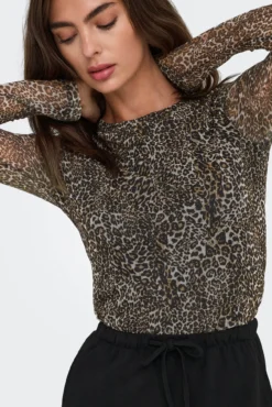 Camiseta semitransparente