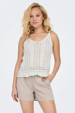 Camiseta tirantes de crochet