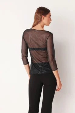 Camiseta transparente con brillos