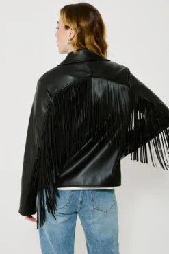 Cazadora biker de polipiel con flecos
