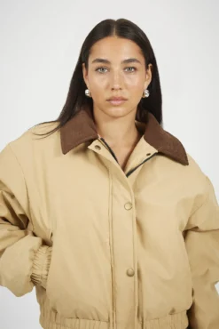 Chaqueta bomber con cuello pana