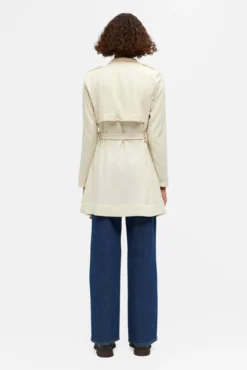Chaqueta con cinturón