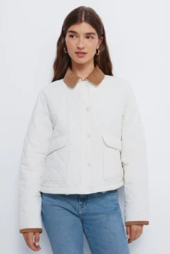 Chaqueta corta acolchada cuello pana