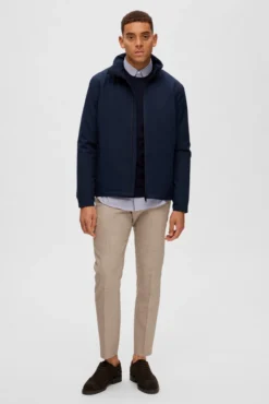 Chaqueta corta impermeable 100% sostenible