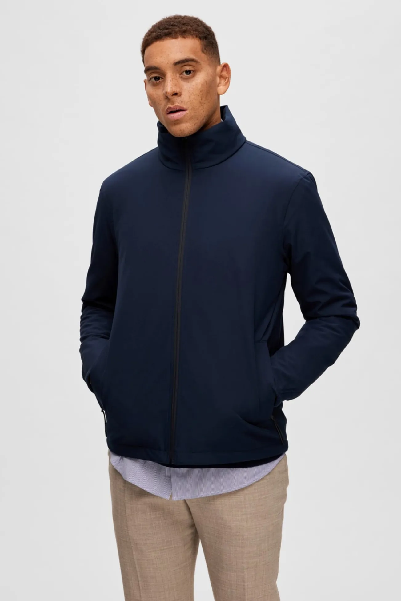 Chaqueta corta impermeable 100% sostenible