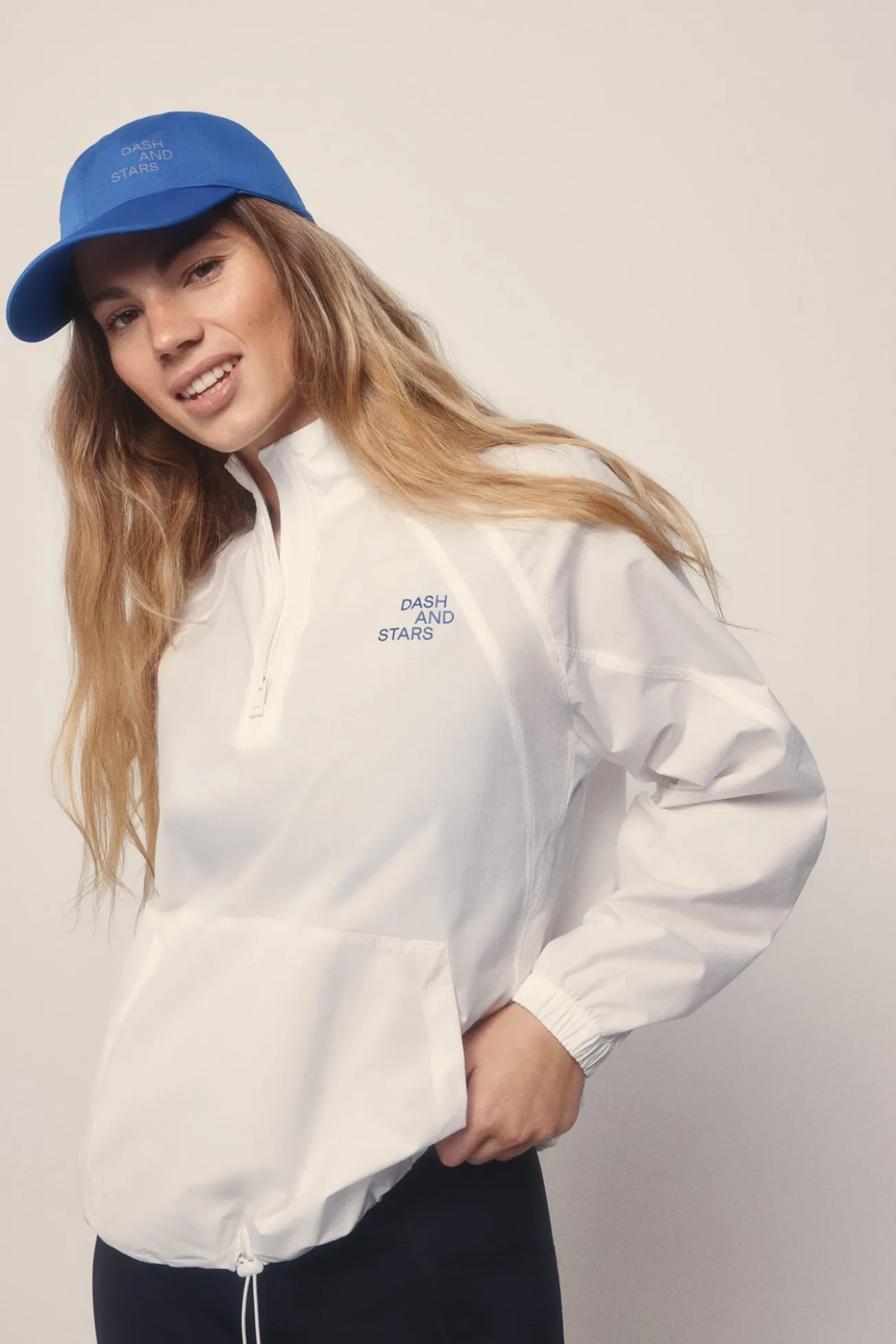 Chaqueta cortavientos bolsillo canguro