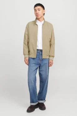 Chaqueta cuello alto