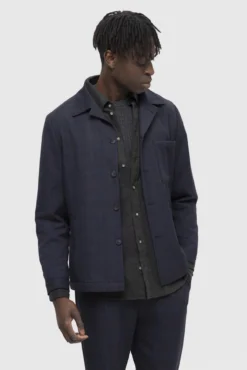 Chaqueta modal de vestir con botones y bolsillo frontal