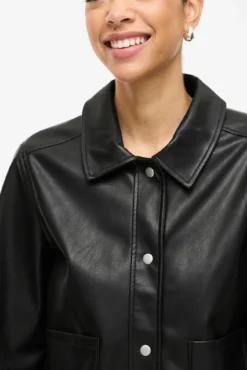 Chaqueta polipiel abotonada