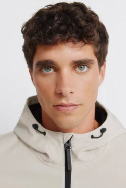 Chaqueta softshell capucha