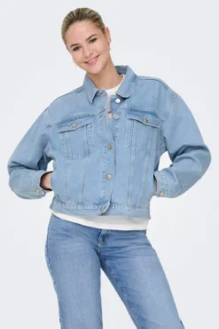 Chaqueta vaquera bolsillos delanteros