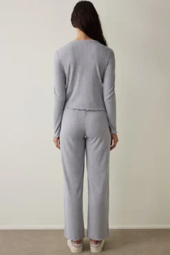 Conjunto de pijama de manga larga con cuello en V y efecto térmico Dahlia.