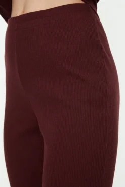 Conjunto de pijama de pana en color burdeos