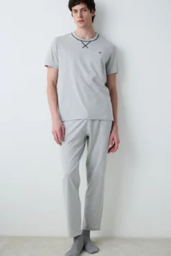 Conjunto de pijama largo gris
