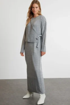 Conjunto de vestido y cárdigan