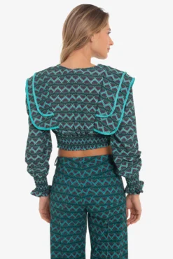 Crop top solapas estampado geométrico