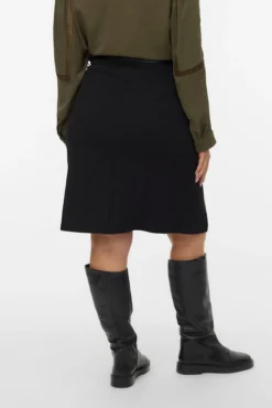 Falda corta cinturón talla grande