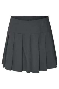 Falda corta con tablas