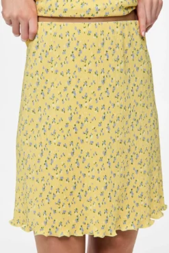 Falda corta de flores