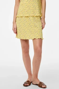Falda corta de flores