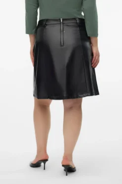 Falda corta efecto piel talla grande