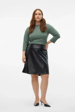 Falda corta efecto piel talla grande