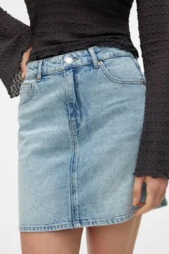 Falda denim corta de tiro alto