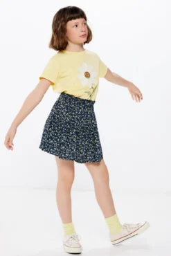 Falda flores niña