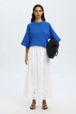 Falda midi con detalle bordado