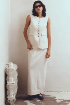 Falda midi confeccionada con lino