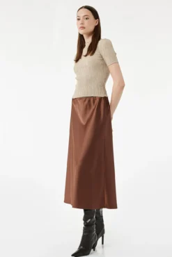 Falda midi de corte regular con cintura estándar