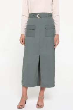 Falda midi efecto satinado