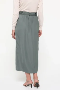 Falda midi efecto satinado