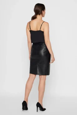 Falda midi encerada