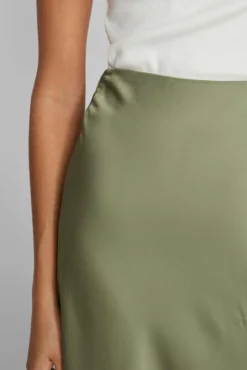 Falda midi satinada