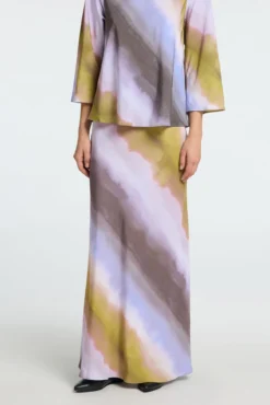 Falda Midi Tie Dye confeccionada con viscosa
