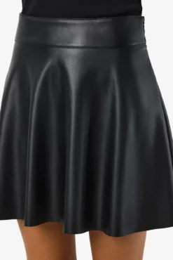 Falda skater efecto piel