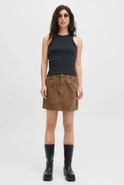 Falda slim fit corderoy