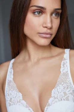 INTUITIVE Sujetador halter relleno encaje blanco