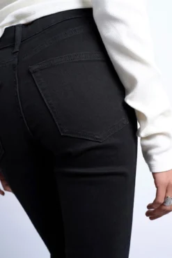 Jeans flare de tiro alto