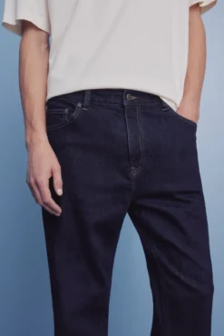 Jeans lavado desencolado straight fit