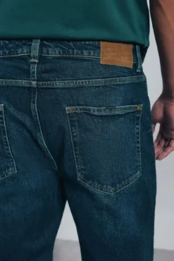 Jeans lavado oscuro regular fit
