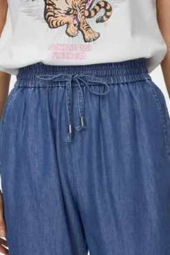 Jeans Mom