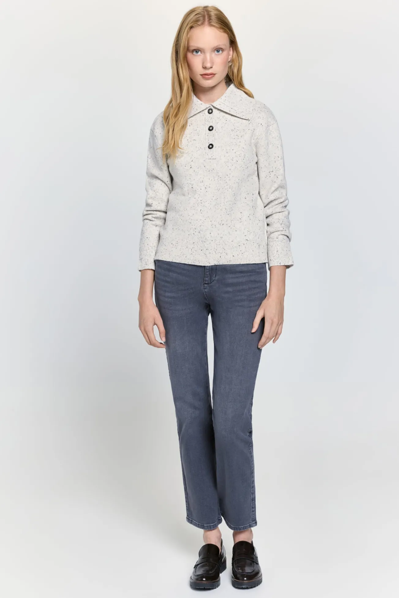 Jeans regular fit tiro alto