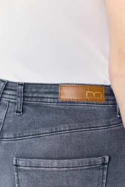 Jeans regular fit tiro alto