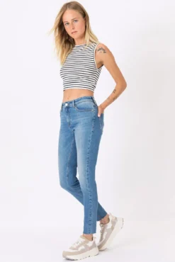 Jeans Skinny Tiro Alto