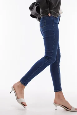 Jeans slim de tiro alto