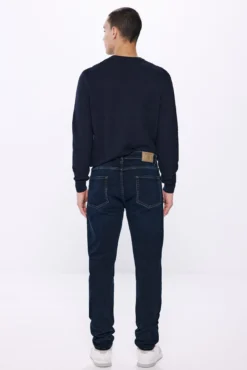 Jeans slim fit azul muy oscuro